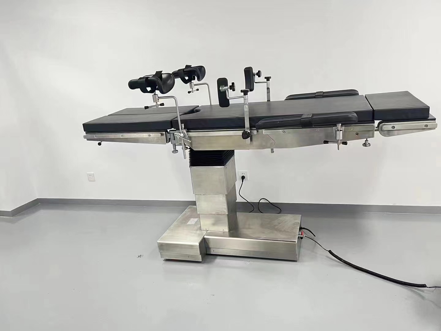 Electrical Hydraulic OT Table na may Medical Electric Orthopedic Operating Table para sa Multifunctional Operating Table na Dual Control