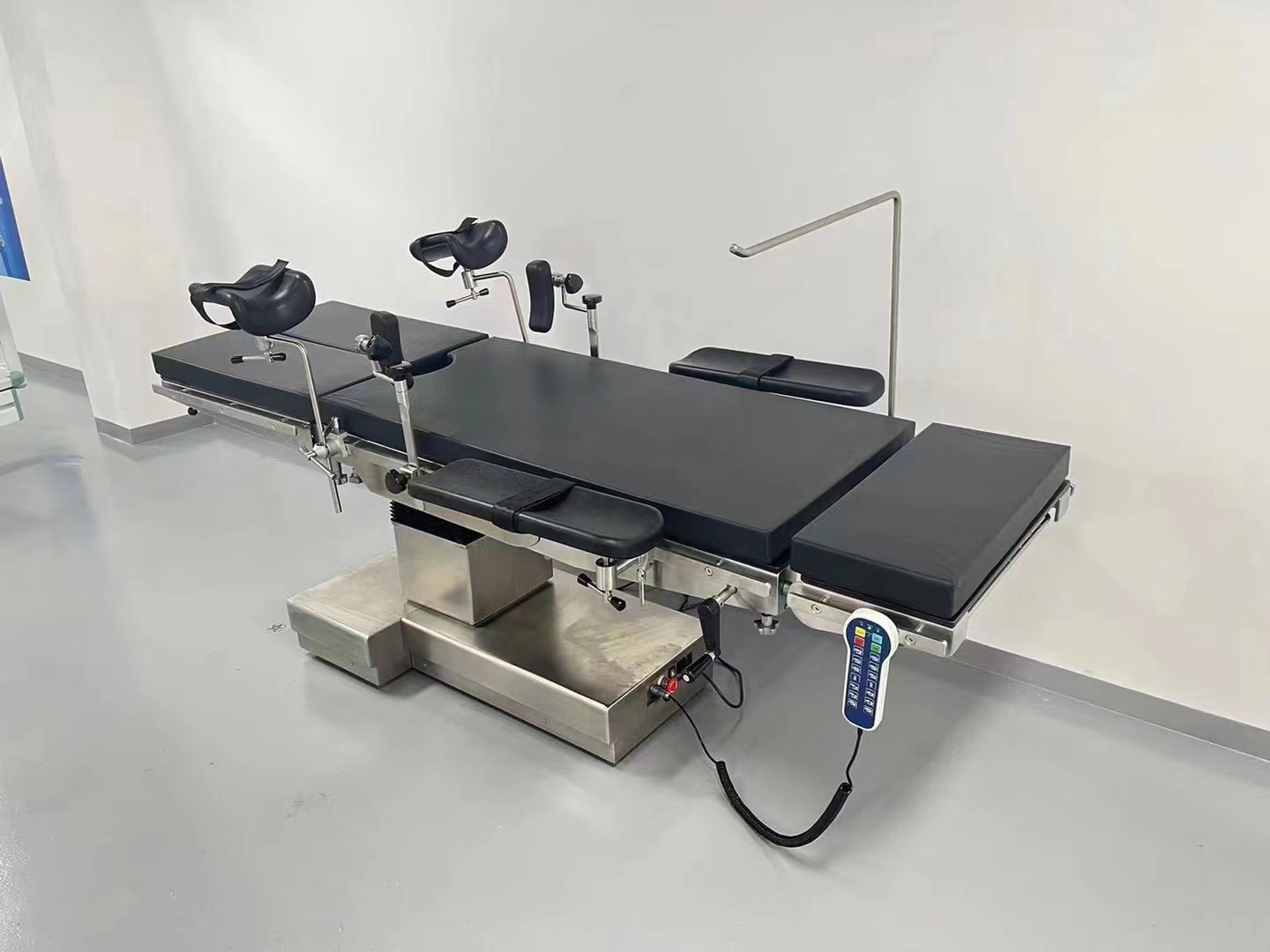 Electrical Hydraulic OT Table na may Medical Electric Orthopedic Operating Table para sa Multifunctional Operating Table na Dual Control