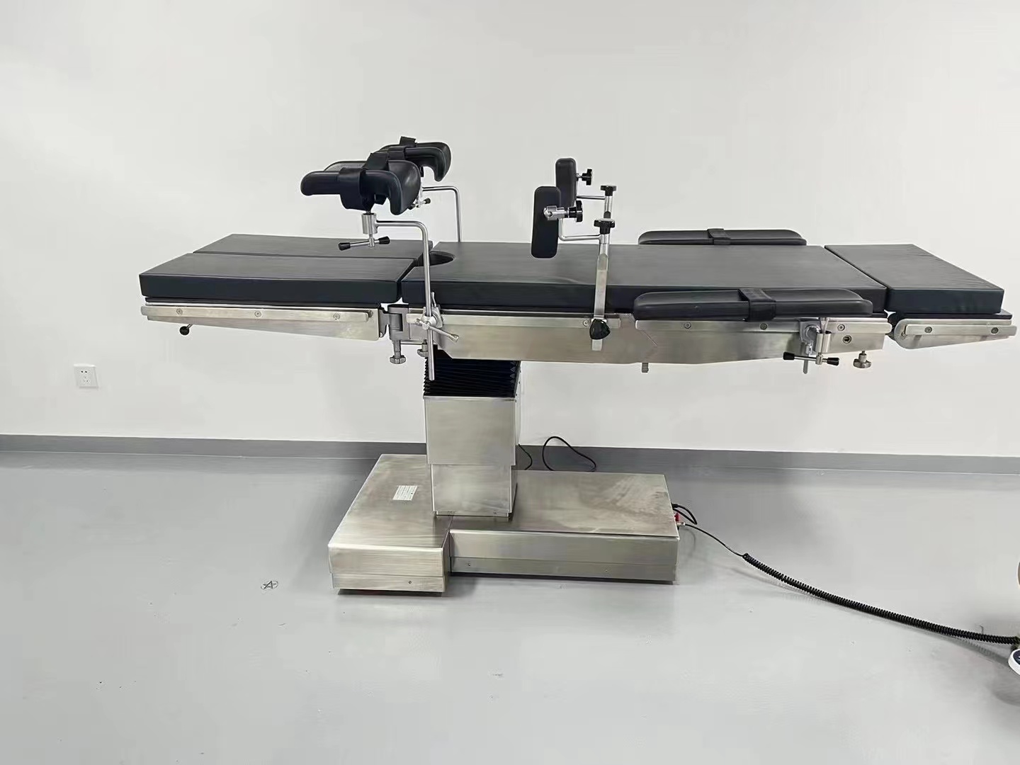 Electrical Hydraulic OT Table na may Medical Electric Orthopedic Operating Table para sa Multifunctional Operating Table na Dual Control