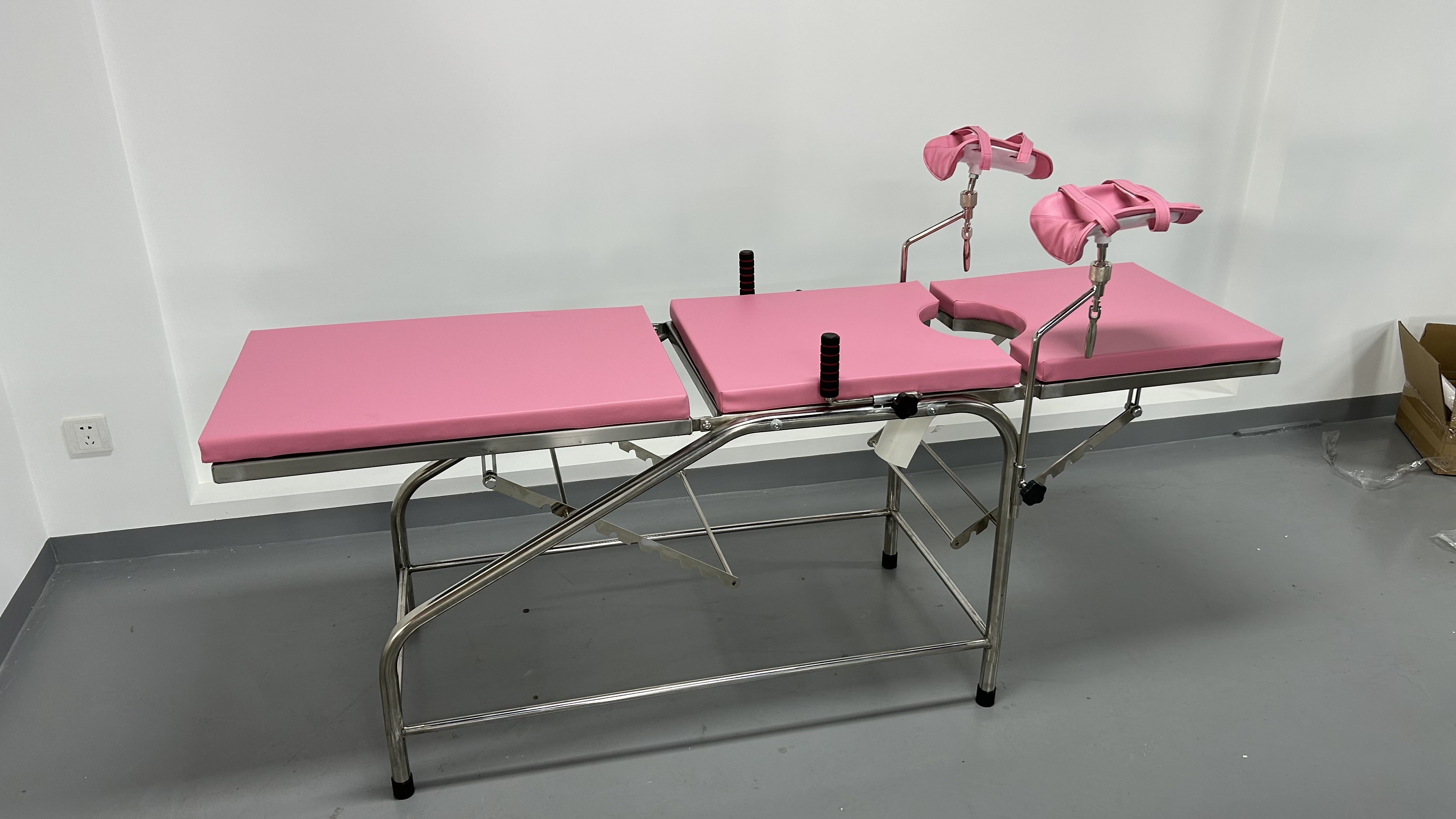 High Quality All Stainless Steel Manual Gynecological Exam Delivery Bed With Detachable Mattress