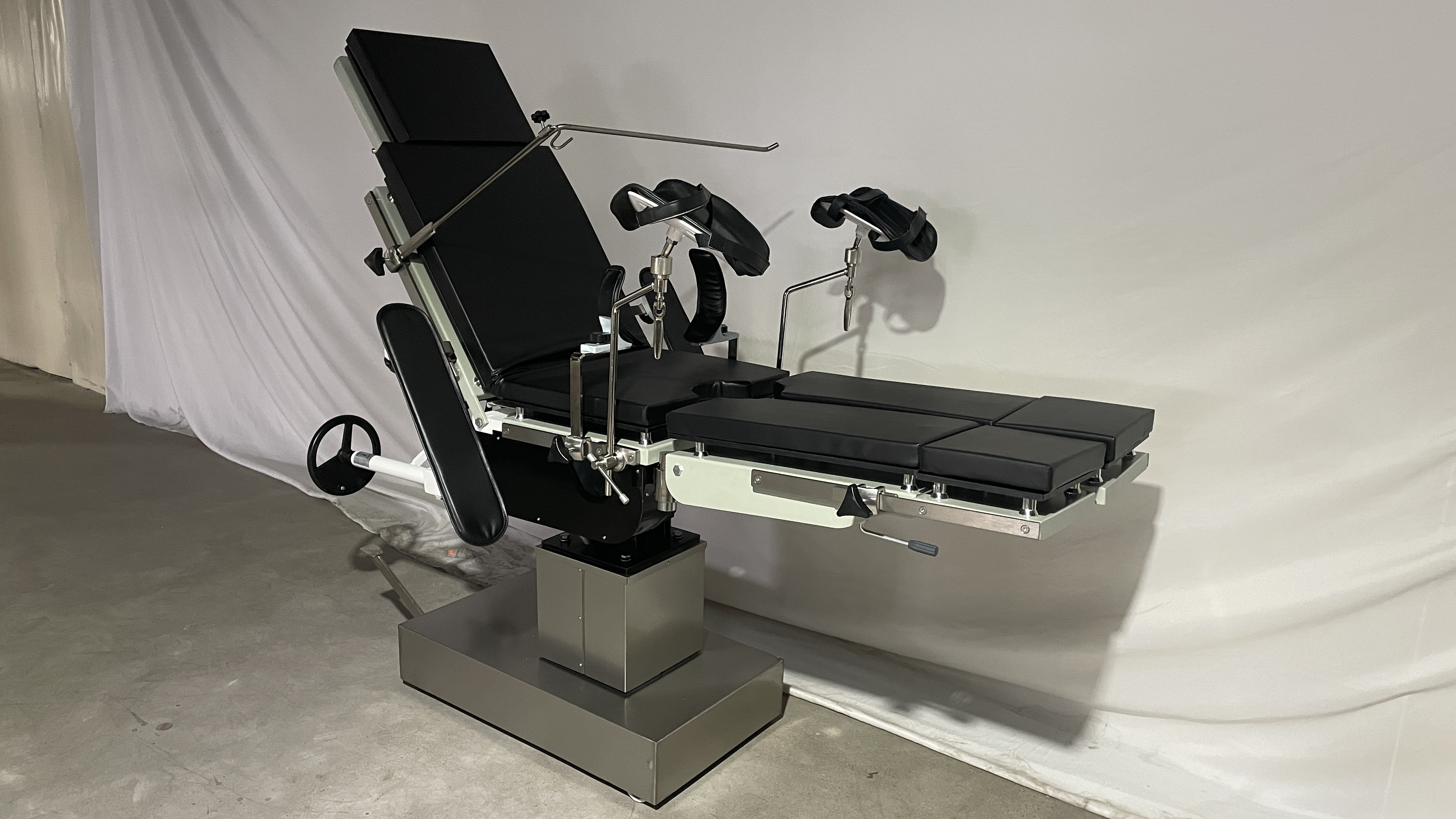 Head Controlled 3008 Operating Table Radiolucent Manual Theater Operation Table Compatible X-Ray Hydraulic Operating Table