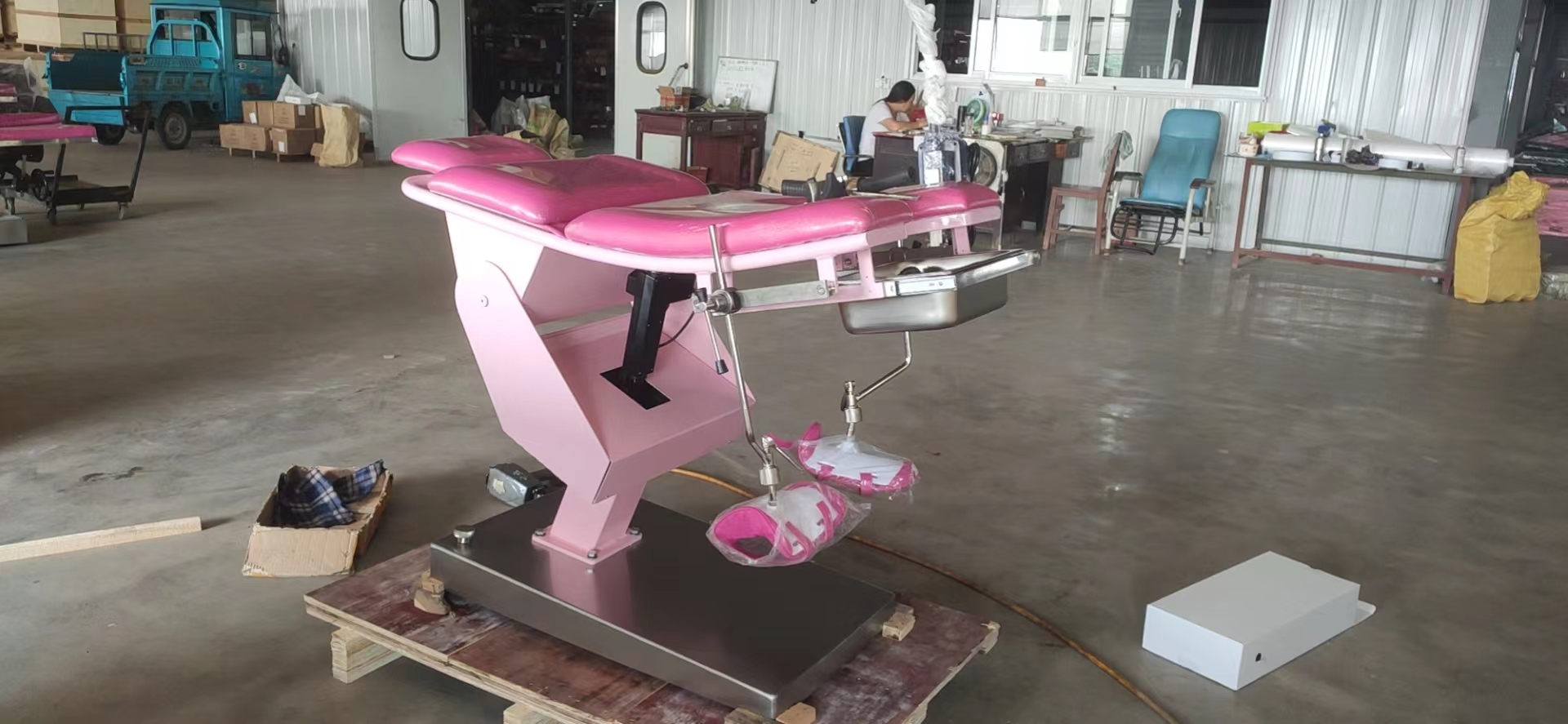 Murang Presyo Gynecological Obstetric Examination Bed Gynecological Chair Electric