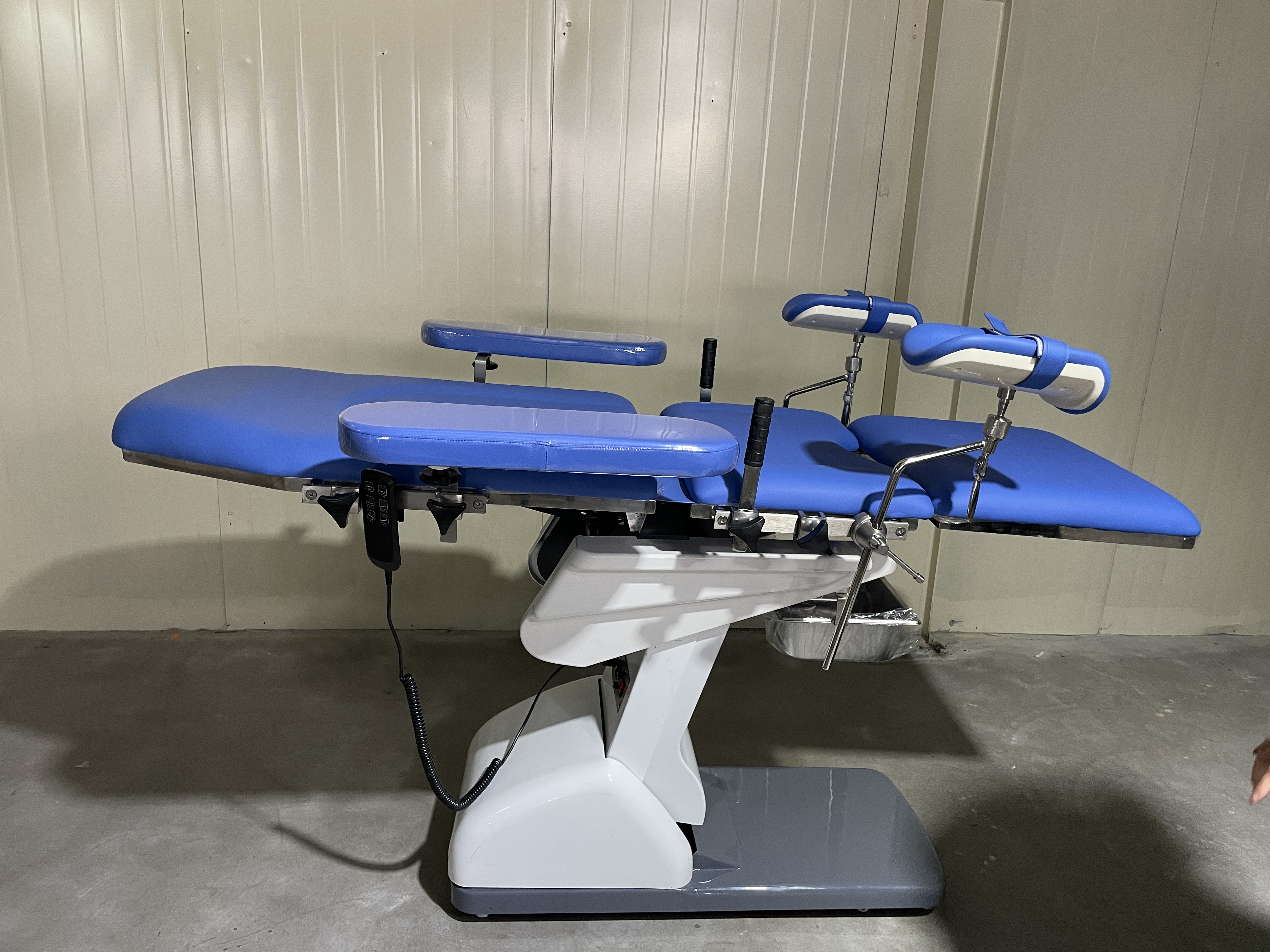 Tatlong Function Marangyang Electric Gynecology Obstetric Examination Delivery Room Bed Table